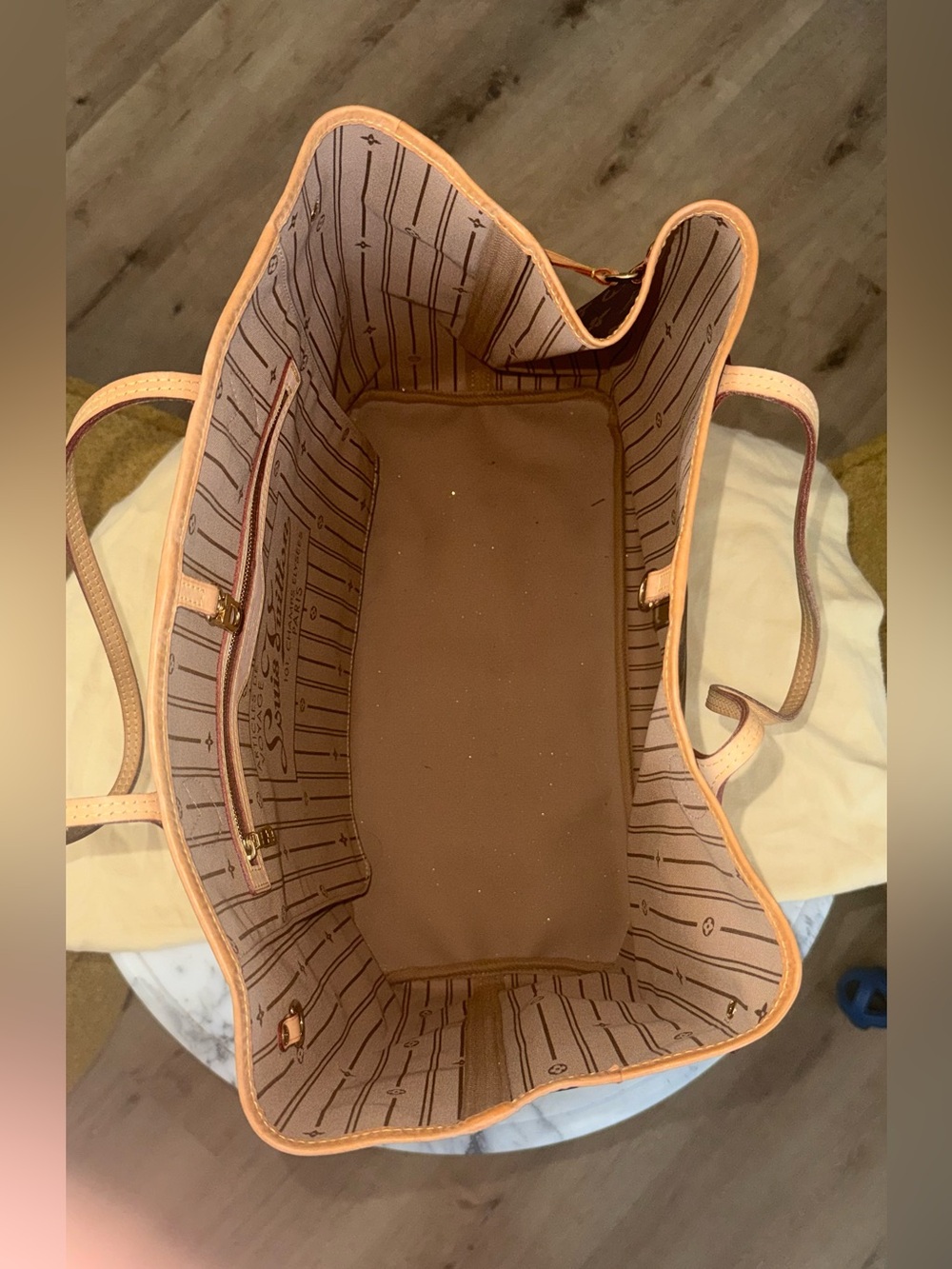 Louis Vuitton GM Neverfull Tote - Picture 7 of 11